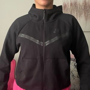 Women’s Nike tech, size M